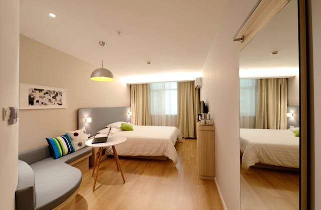 Room CUST-102